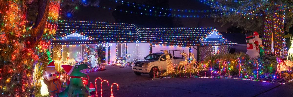 Holiday Lights Contest 2022 - Holly Jolly-1